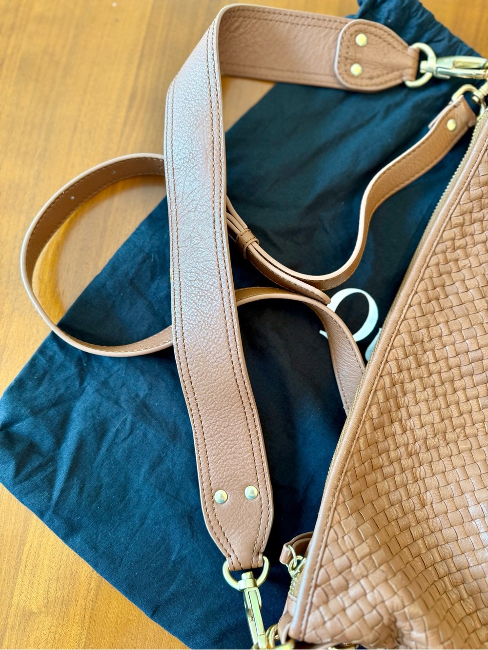 Quince Italian Leather “Sloane” Convertible Shoulder Bag in Cognac - Picture 4 of 9